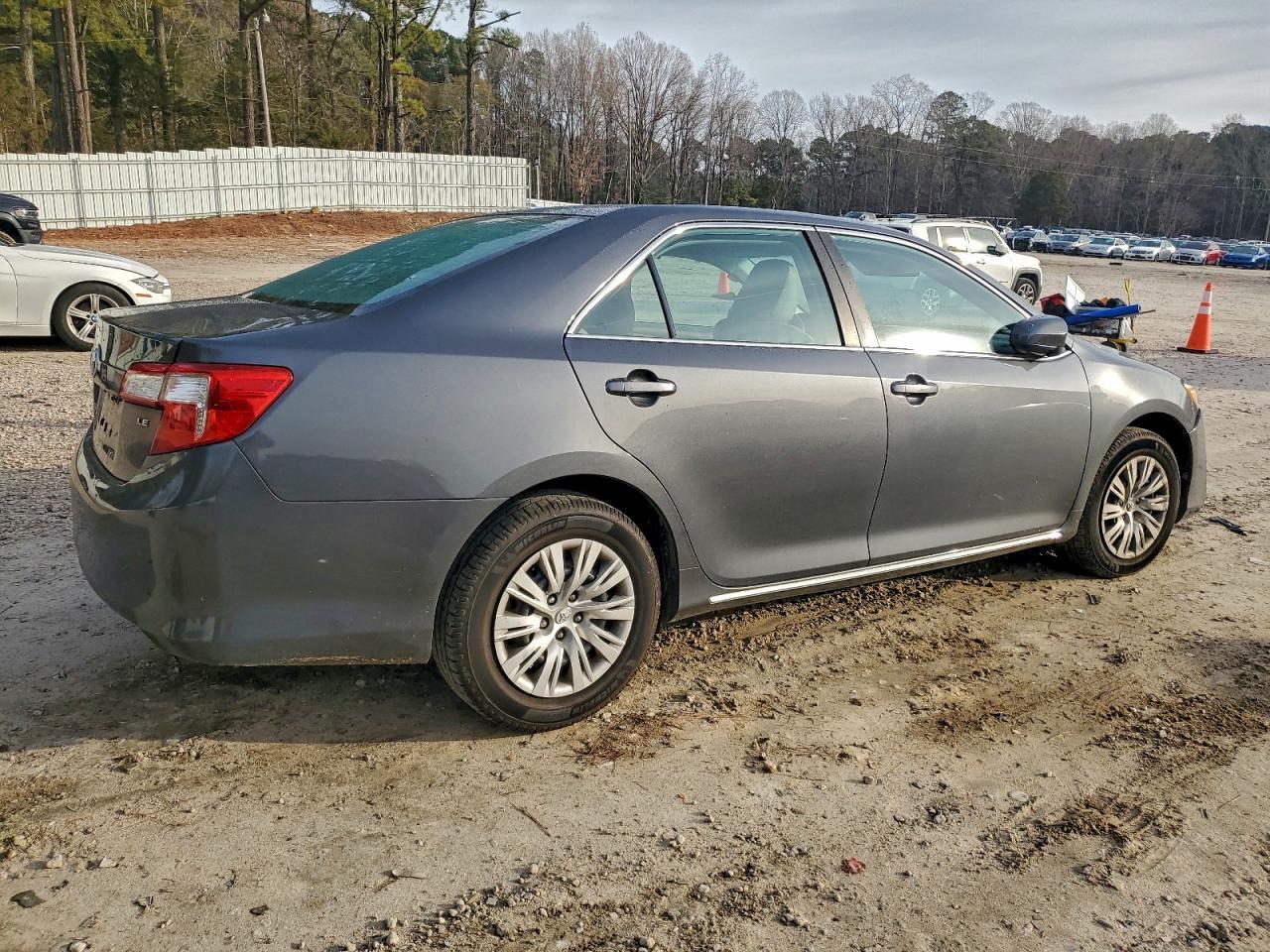 2012 Toyota Camry Base - Фото 3