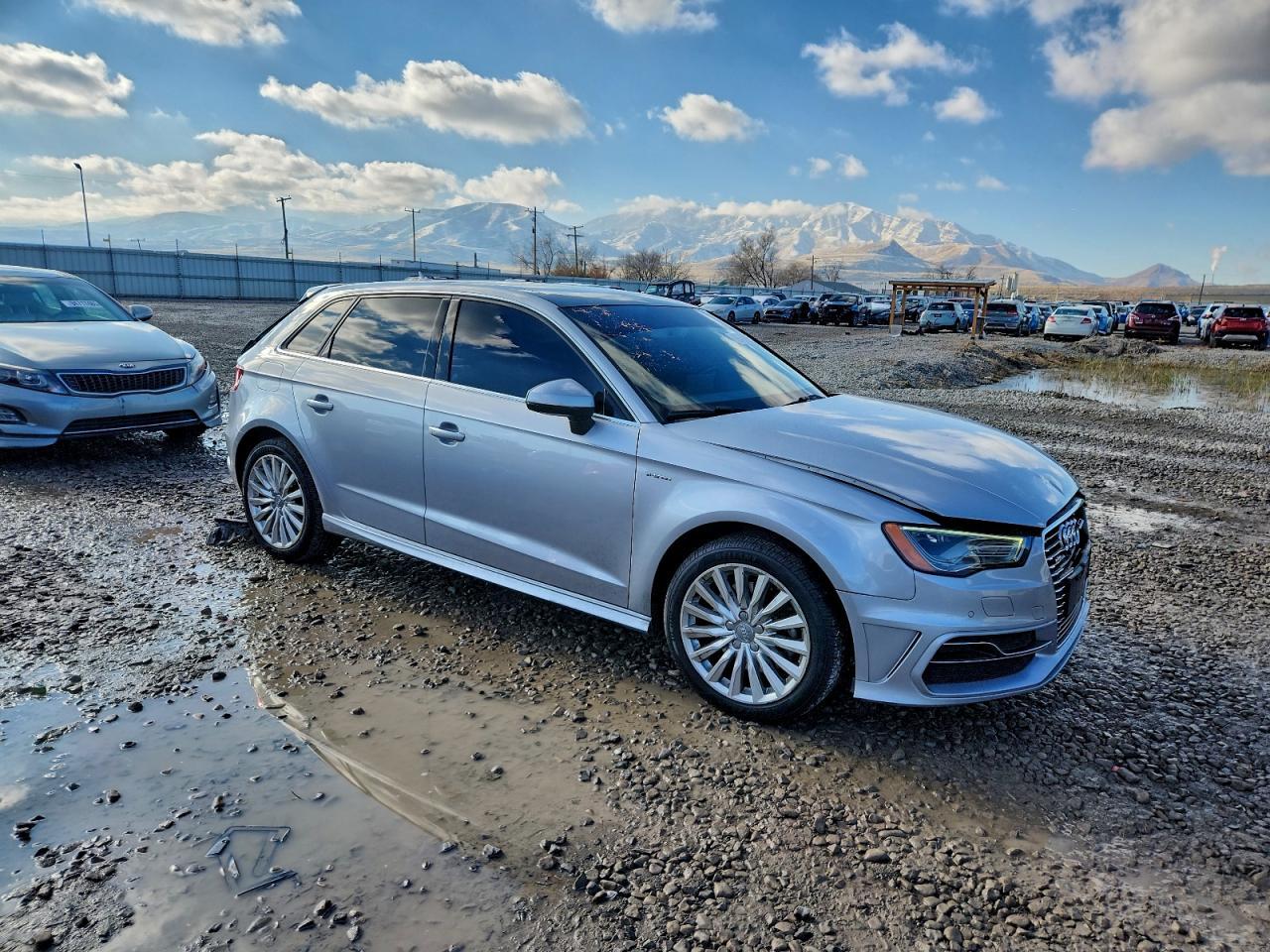 2016 Audi A3 E-Tron Premium Plus - Image 4