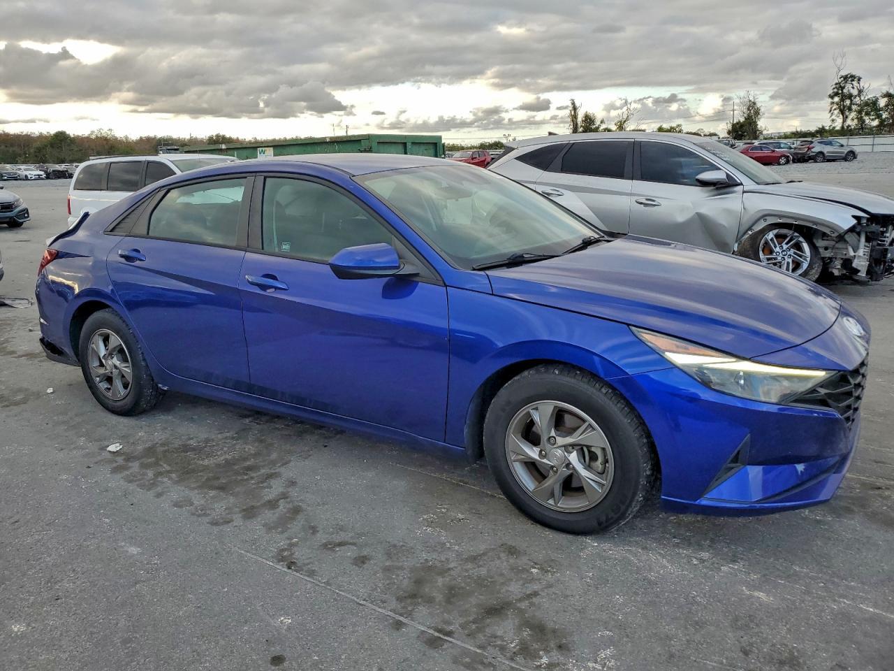 2021 Hyundai Elantra Se - Image 4