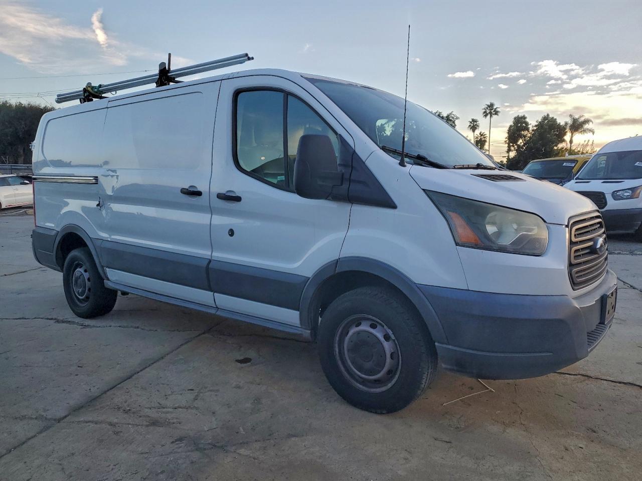 2015 Ford Transit 250 Delivery Van - Фото 4