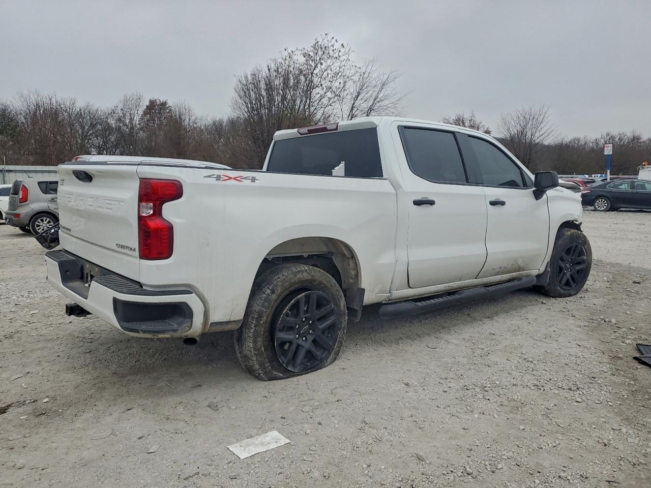 2024 Chevrolet Silverado K1500 Custom - Фото 3