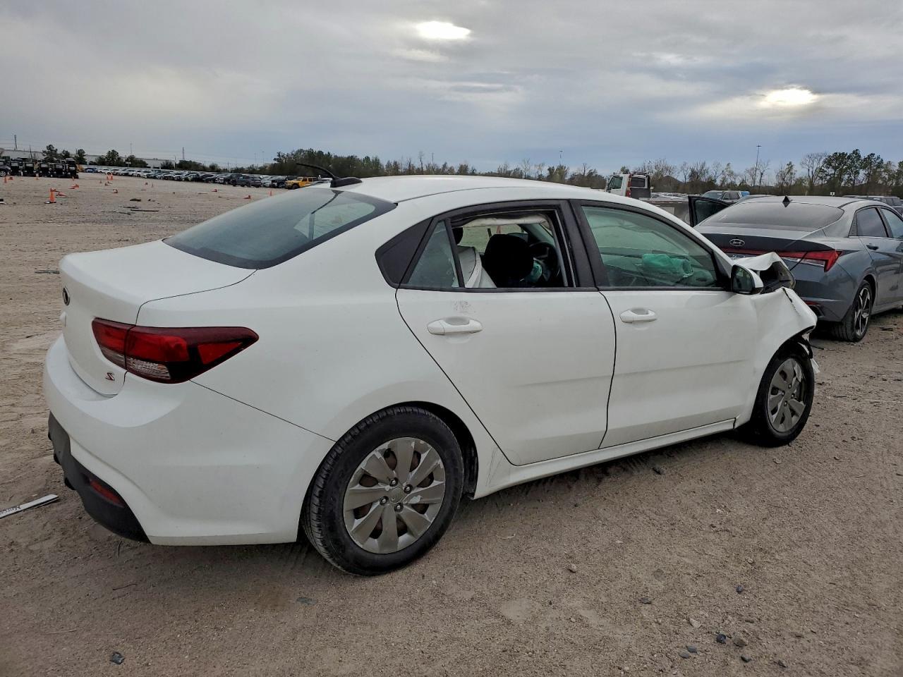 2019 Kia Rio S - Фото 3