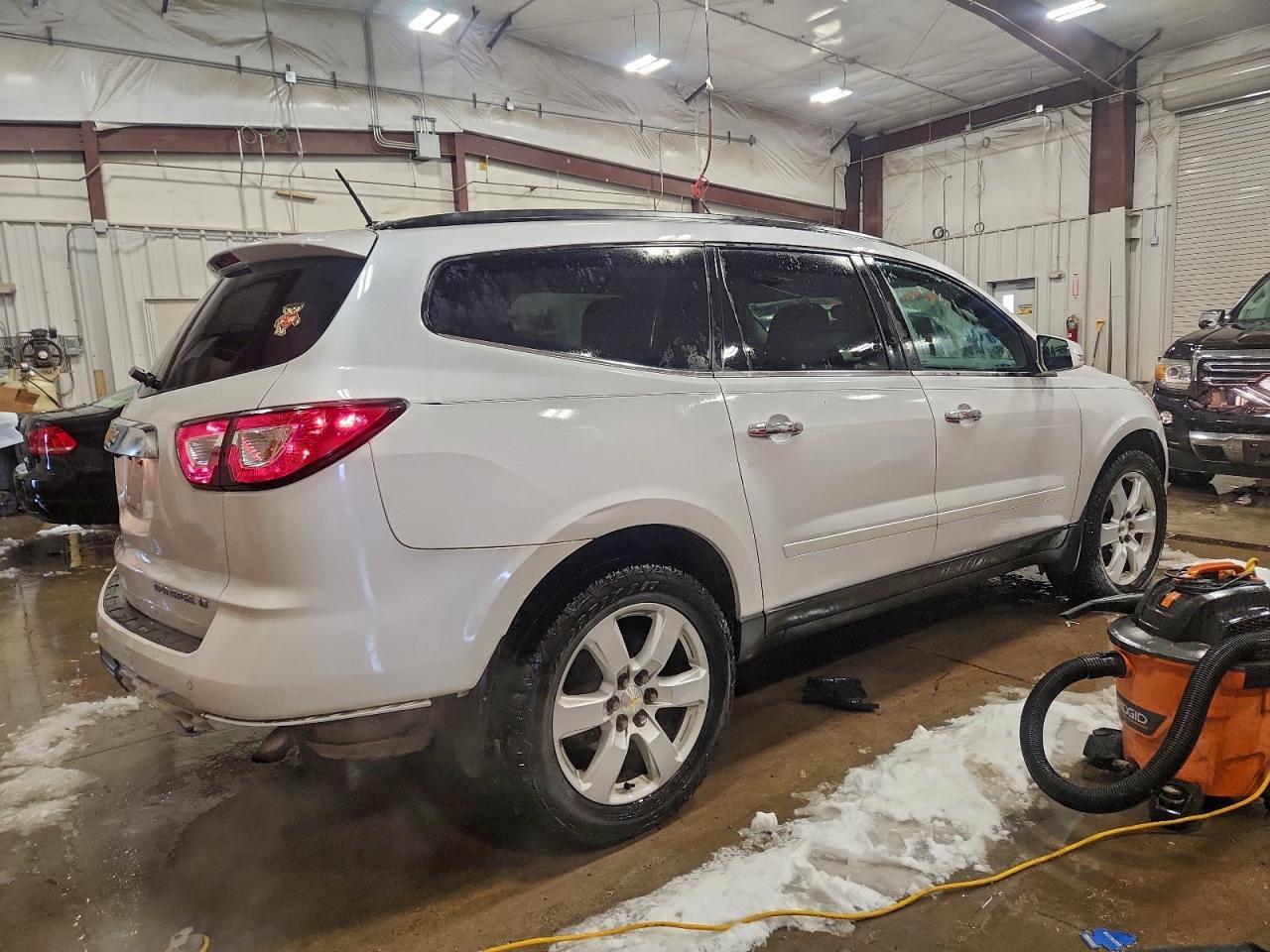 2016 Chevrolet Traverse Lt - Image 3