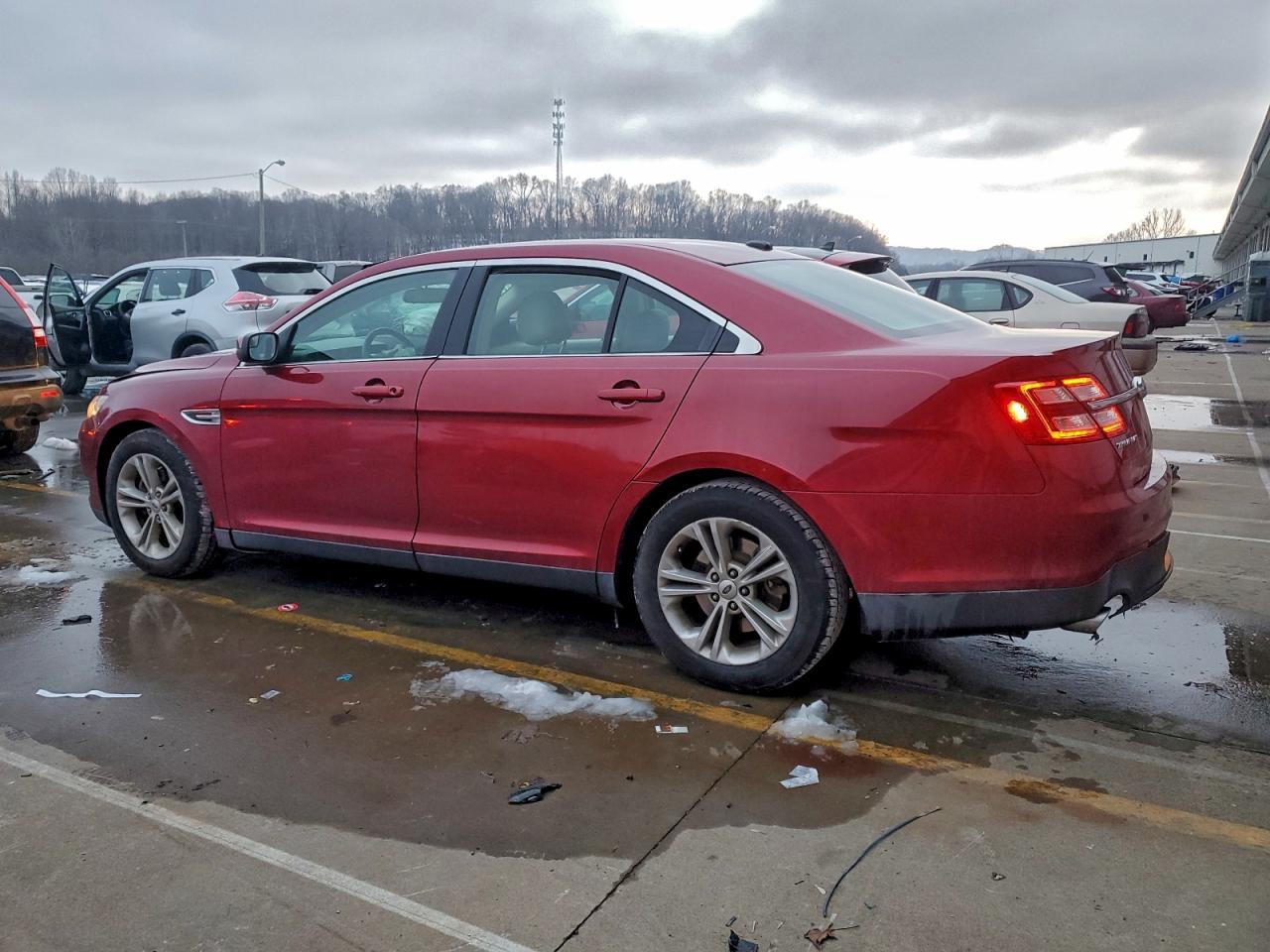 2014 Ford Taurus Sel - Фото 2