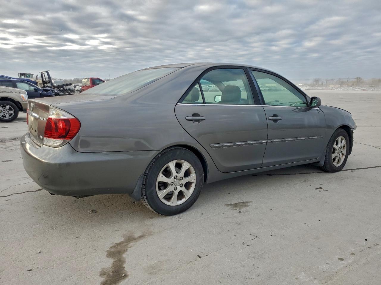 2005 Toyota Camry Le - Фото 3
