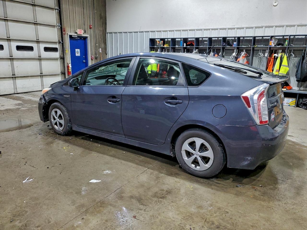 2013 Toyota Prius - Фото 2
