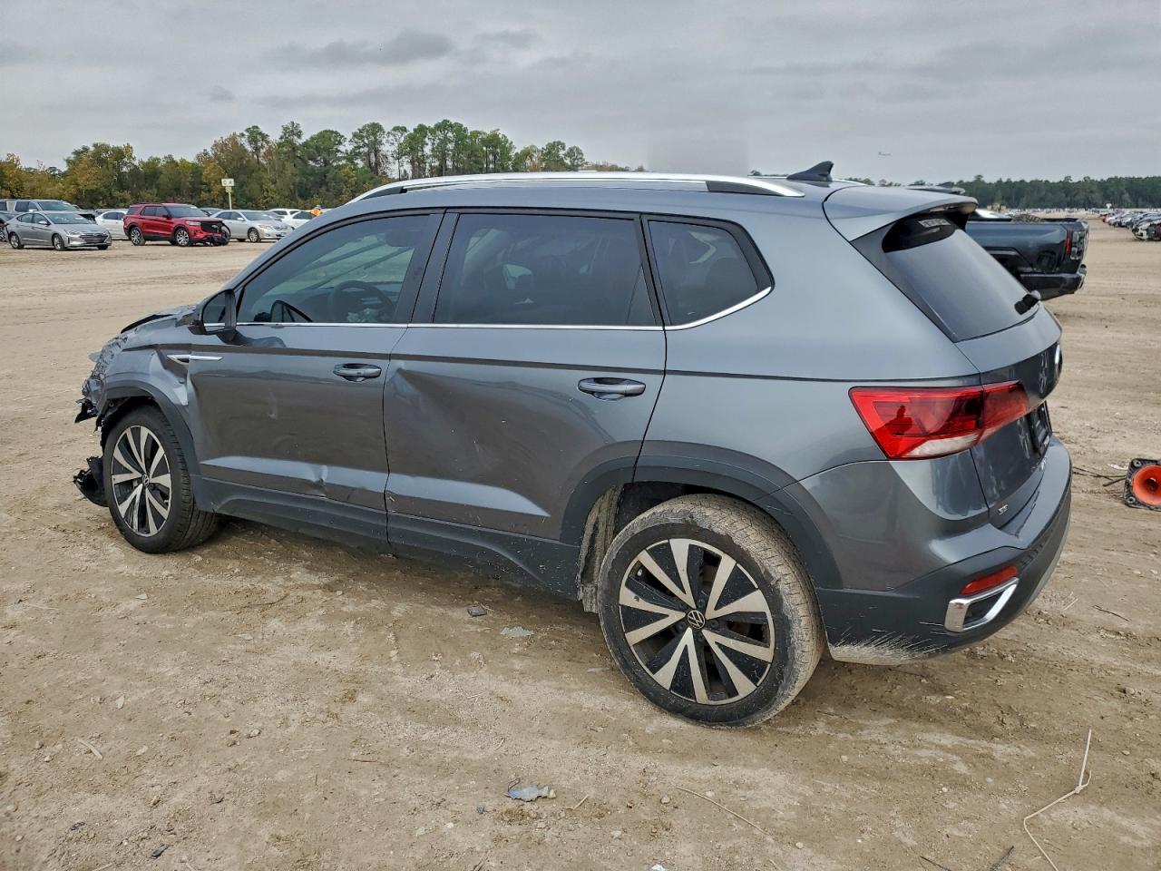 2024 Volkswagen Taos Se - Фото 2