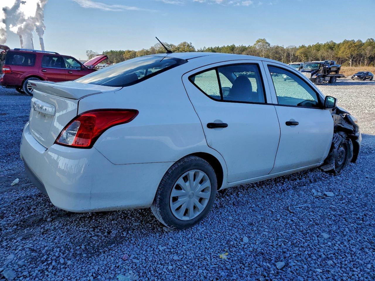 2018 Nissan Versa S - Image 3