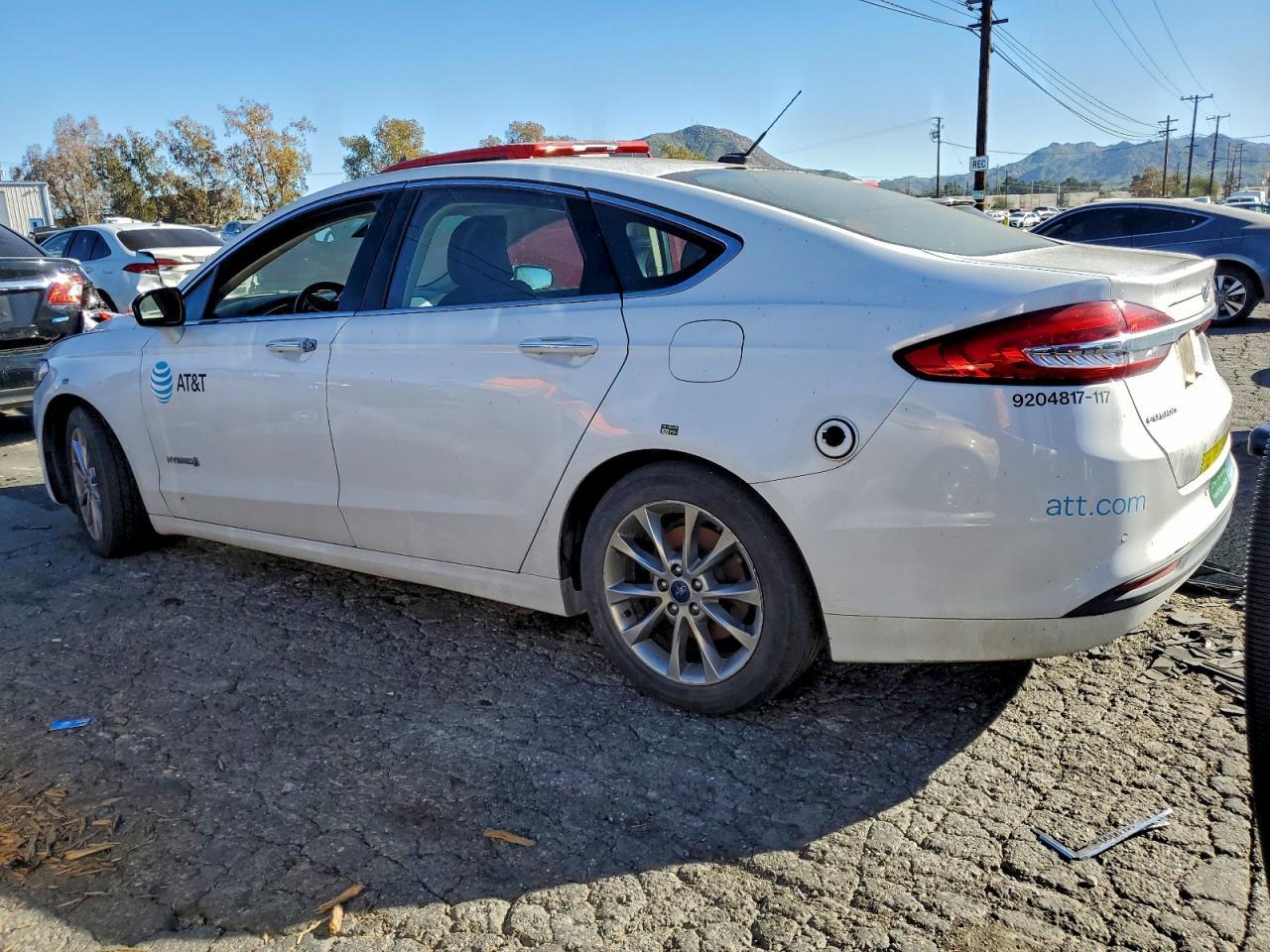 2017 Ford Fusion Se Hybrid - Image 2