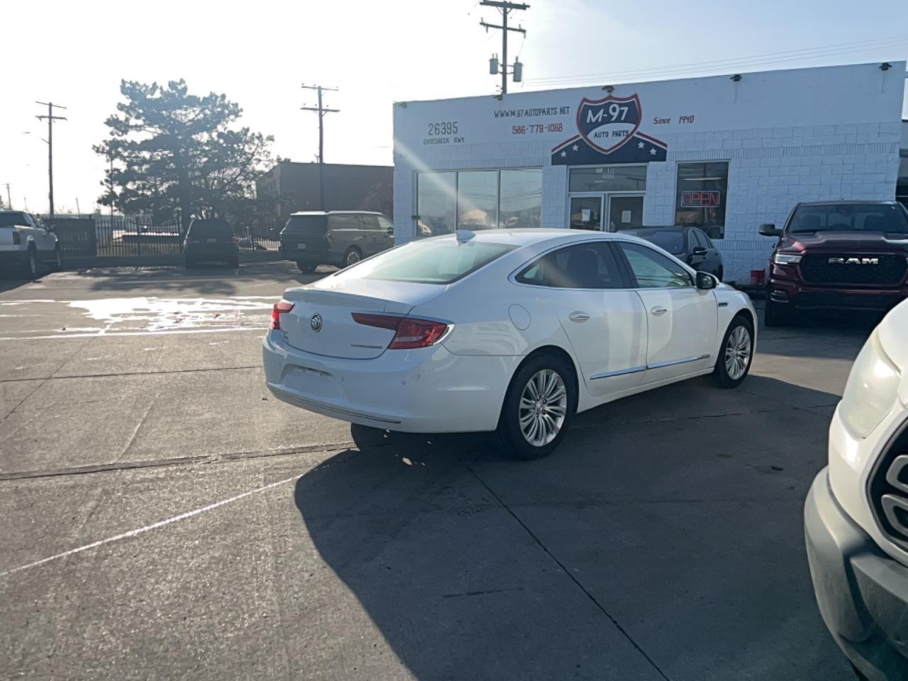 2018 Buick Lacrosse Essence - Image 4