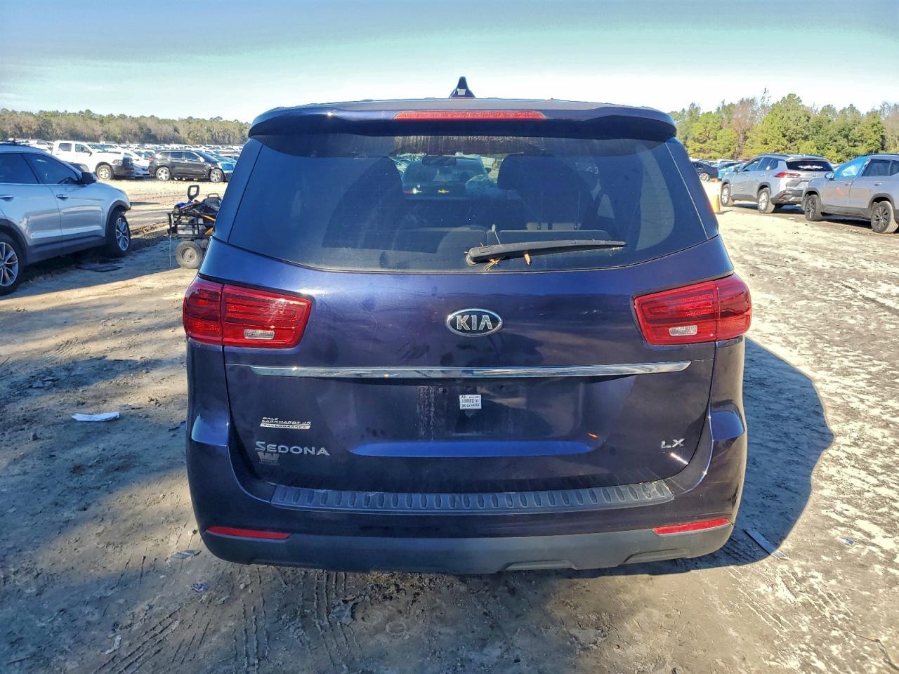2021 Kia Sedona - Фото 6