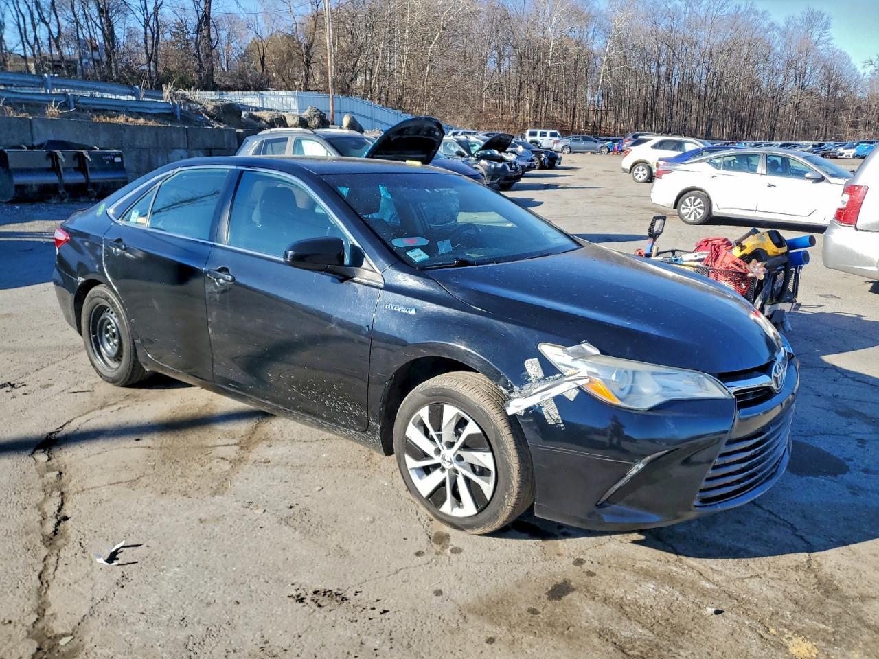 2016 Toyota Camry Hybrid Le - Image 4