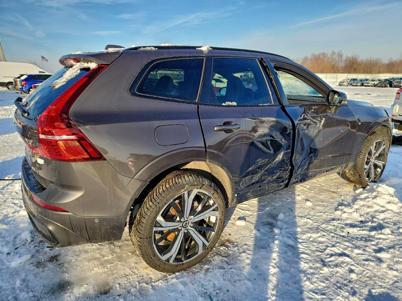 2022 Volvo Xc60 T8 Recharge R-Design - Image 3