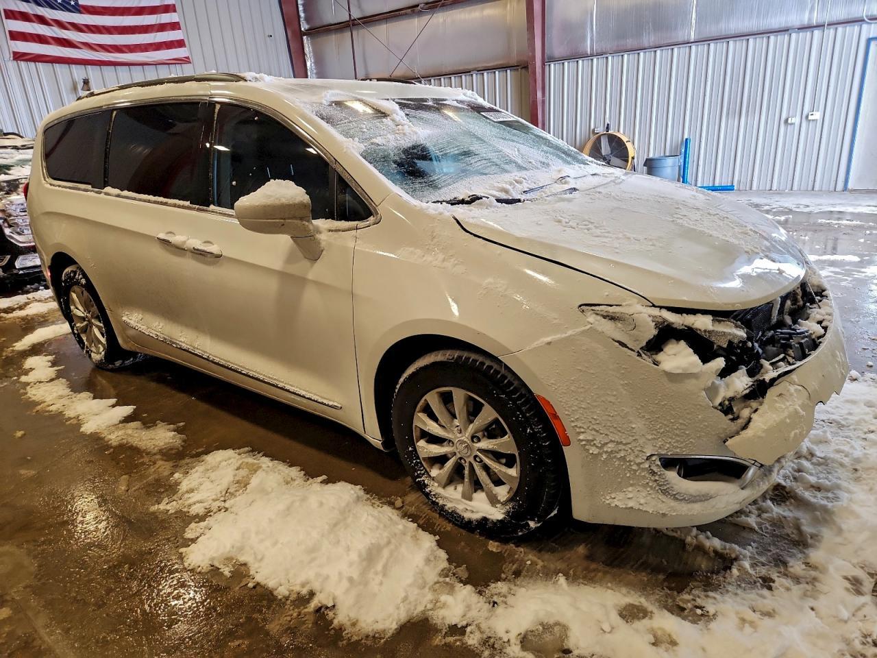 2017 Chrysler Pacifica Touring L - Image 4