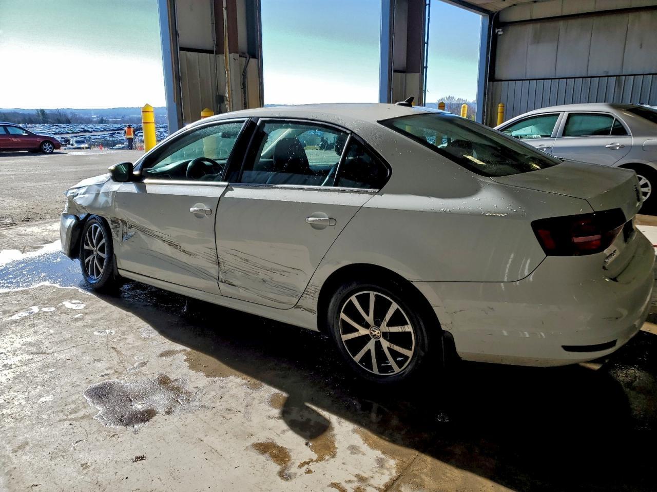 2017 Volkswagen Jetta Se - Image 2