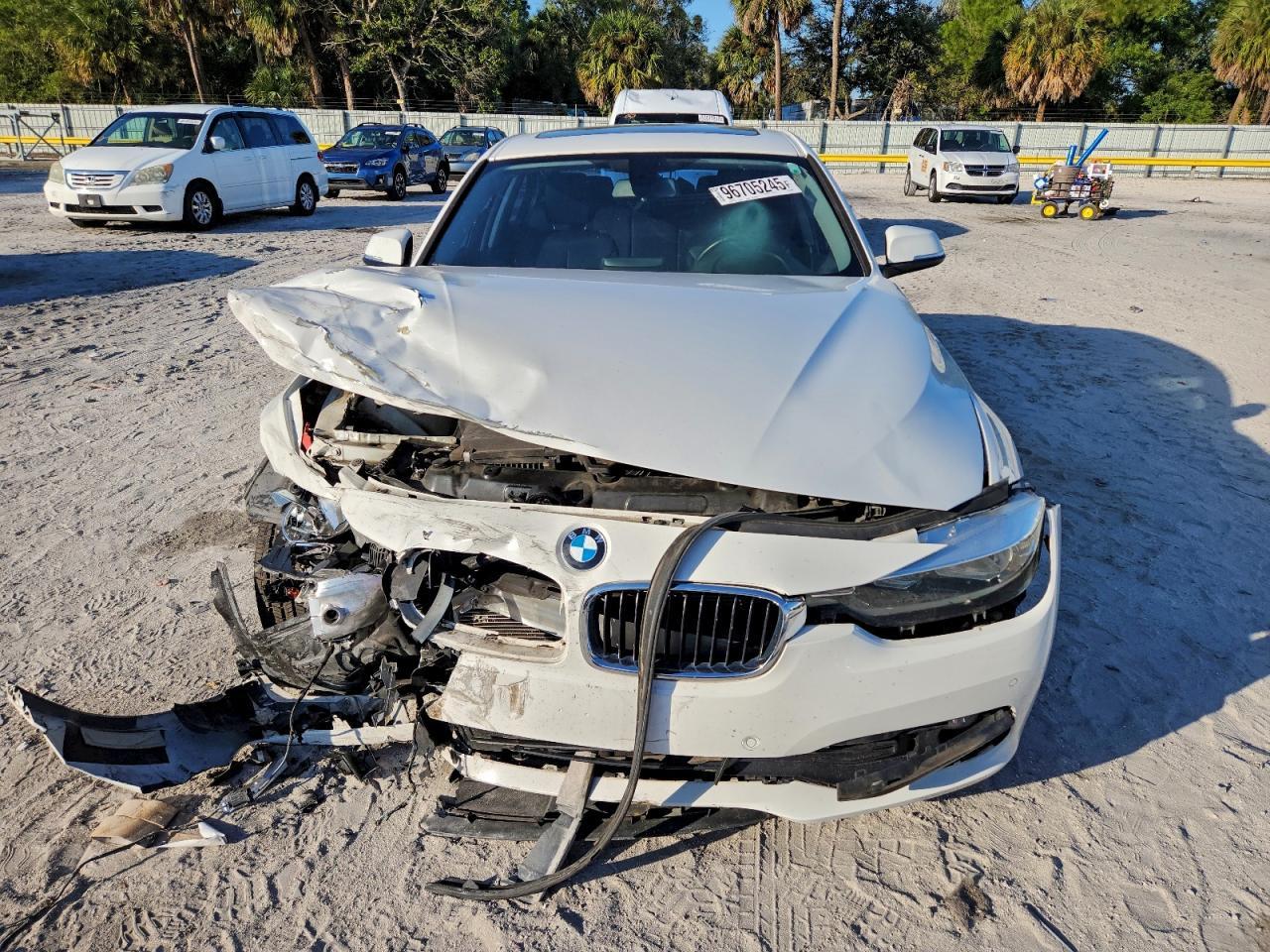 2017 BMW 320 I - Image 5