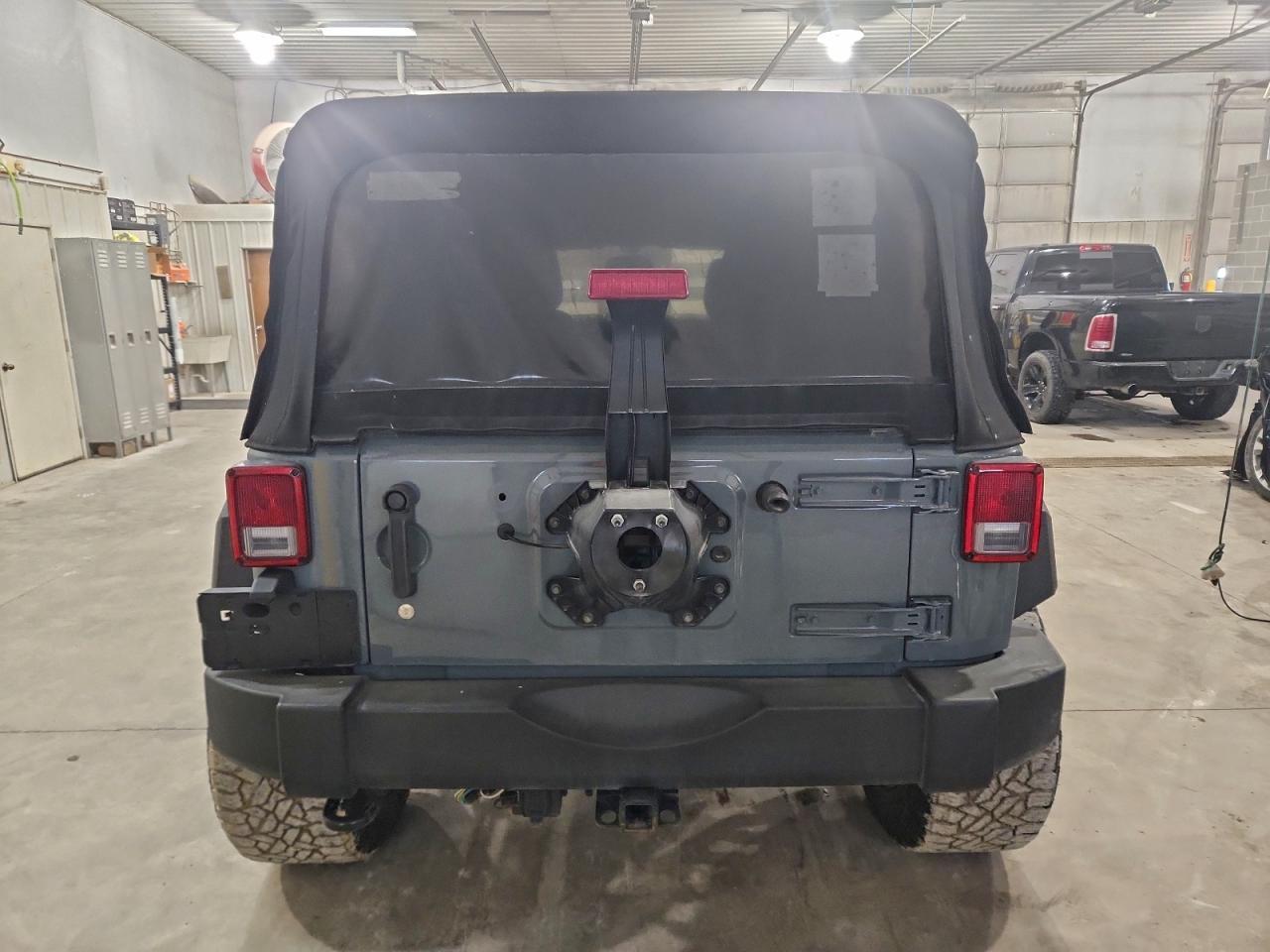 2015 Jeep Wrangler Unlimited Sport - Фото 6