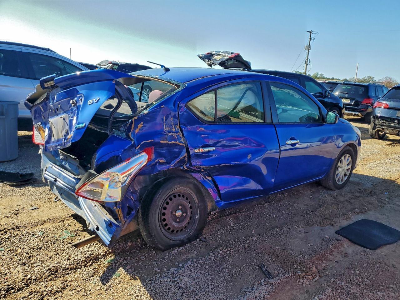 2016 Nissan Versa S - Фото 3