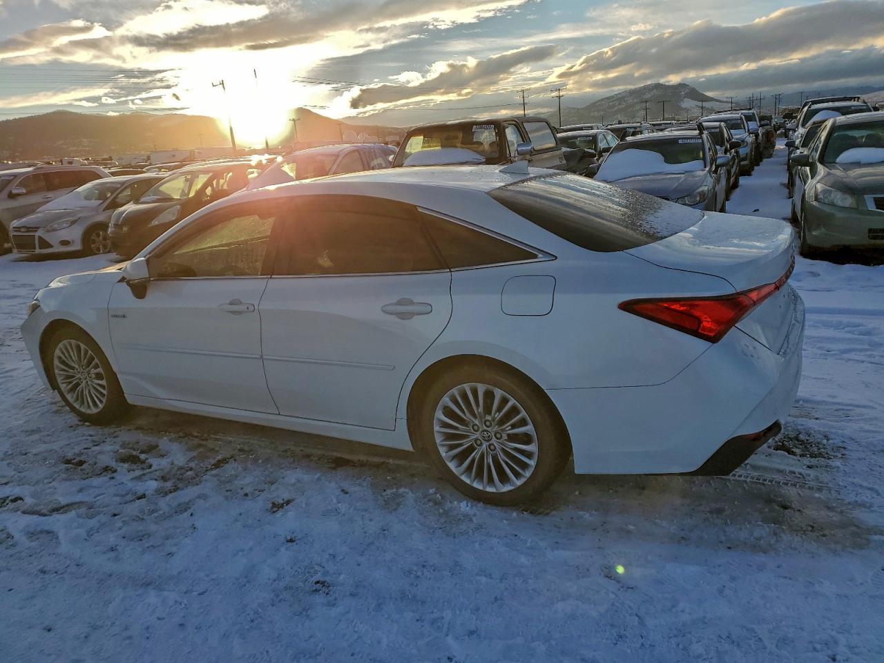 2020 Toyota Avalon Limited - Фото 2