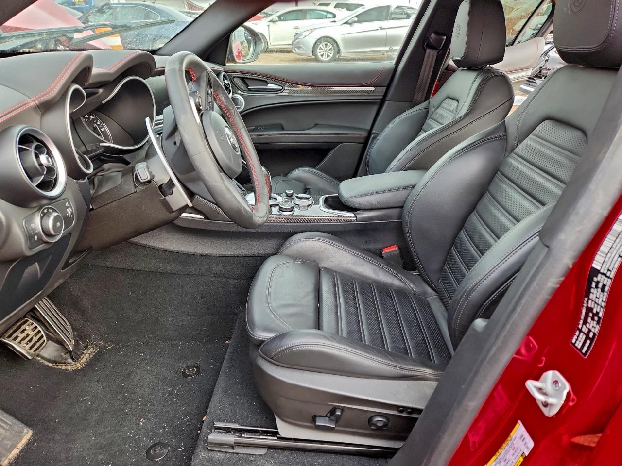 2023 Alfa Romeo Stelvio Ti - Image 7