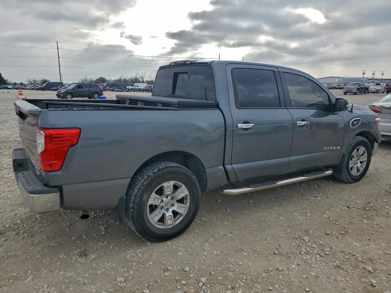 2017 Nissan Titan S - Фото 3