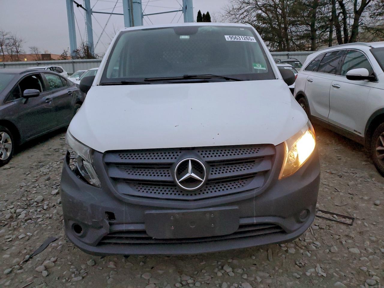 2020 Mercedes-Benz Metris Utility / Service Van - Фото 5
