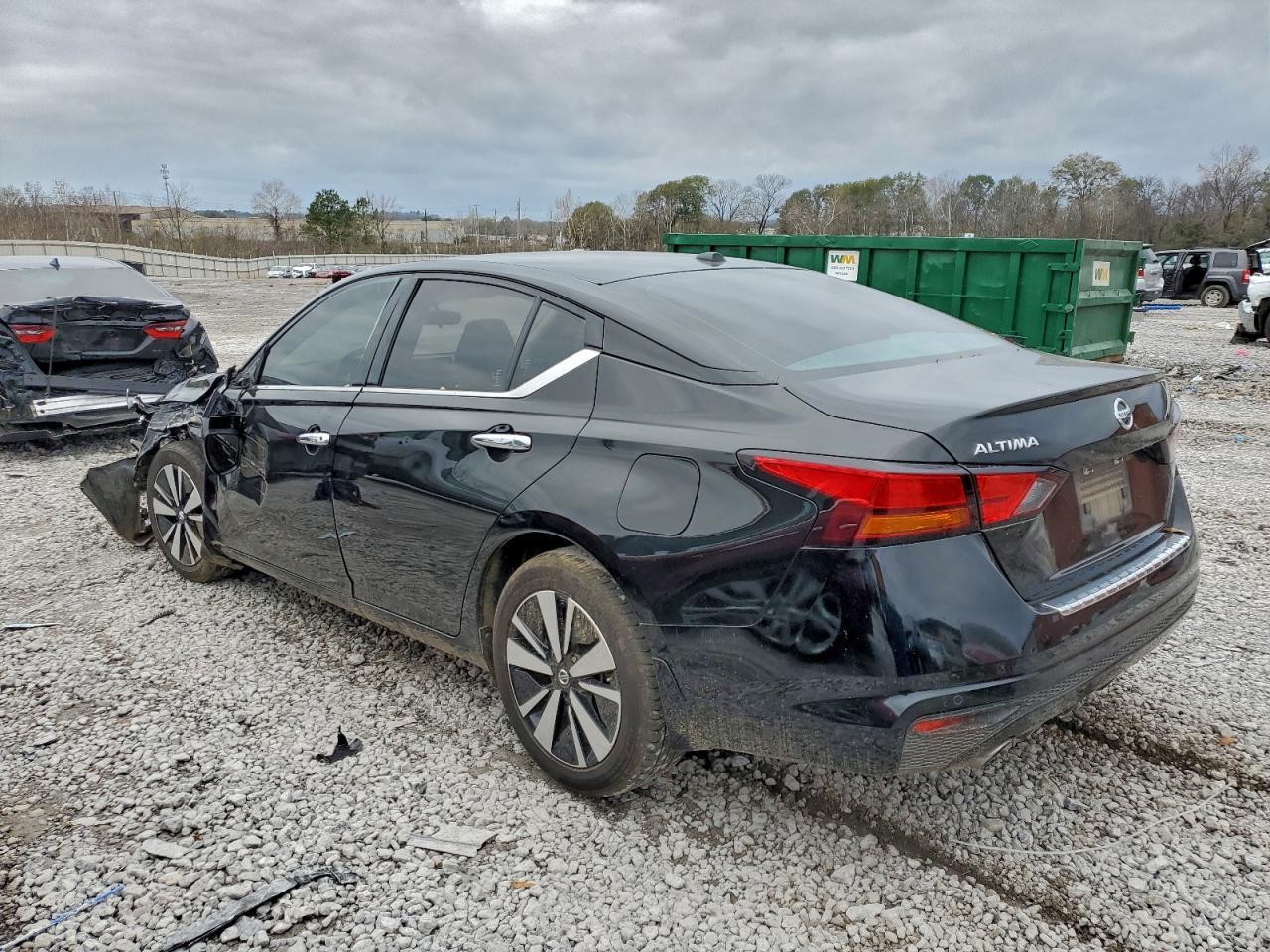 2022 Niss Altima - Фото 2