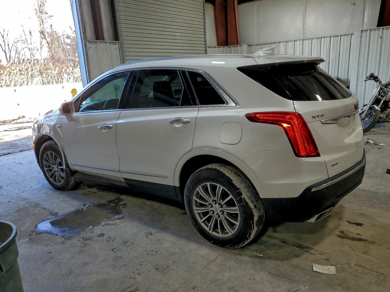 2017 Cadillac Xt5 Luxury - Image 2