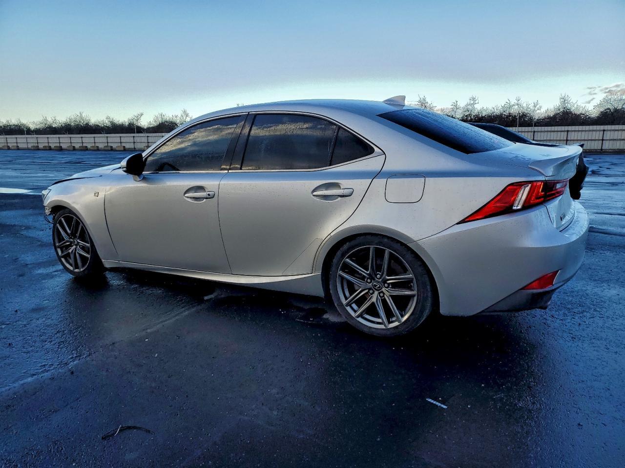 2016 Lexus Is 200T - Фото 2