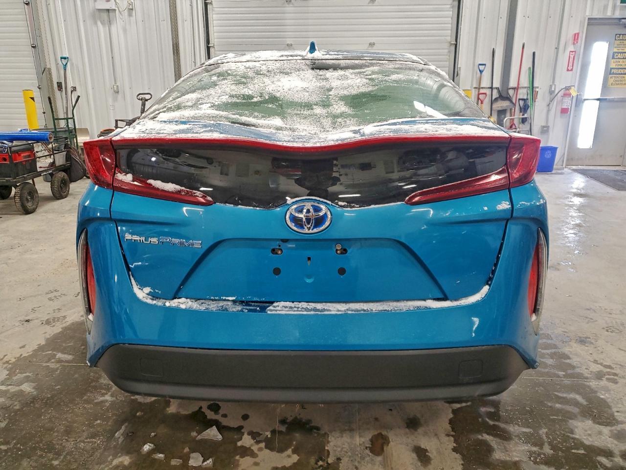 2020 Toyota Prius Prime Le - Image 6