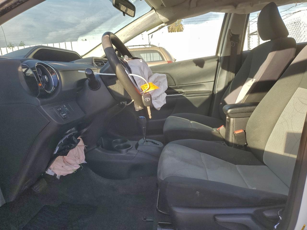 2015 Toyota Prius C Two - Фото 7
