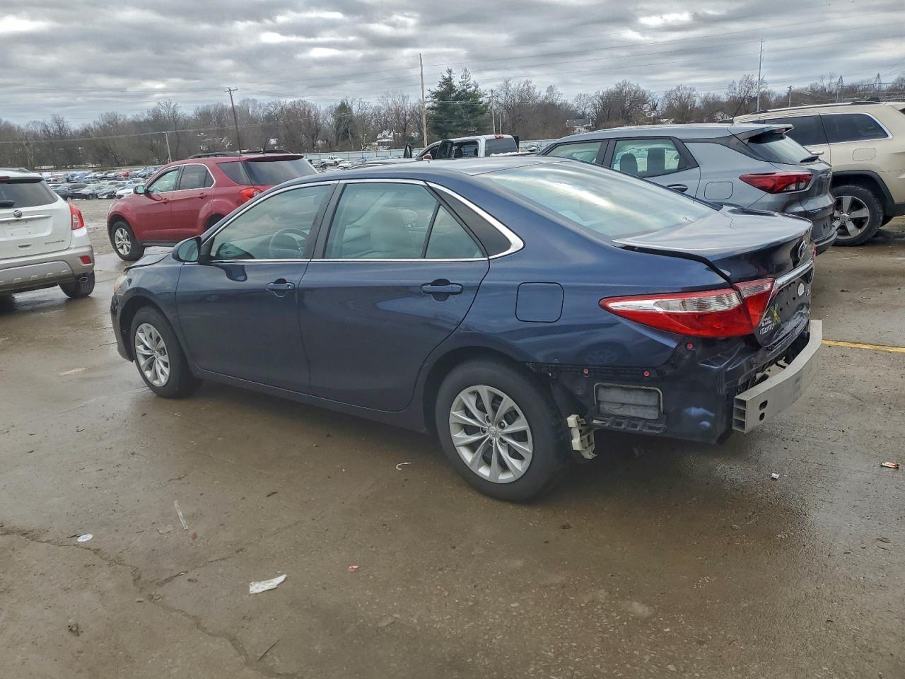 2017 Toyota Camry Le - Фото 2