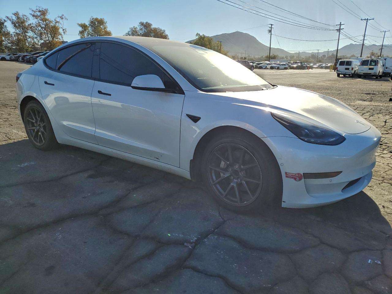 2021 Tesla Model 3 - Фото 4