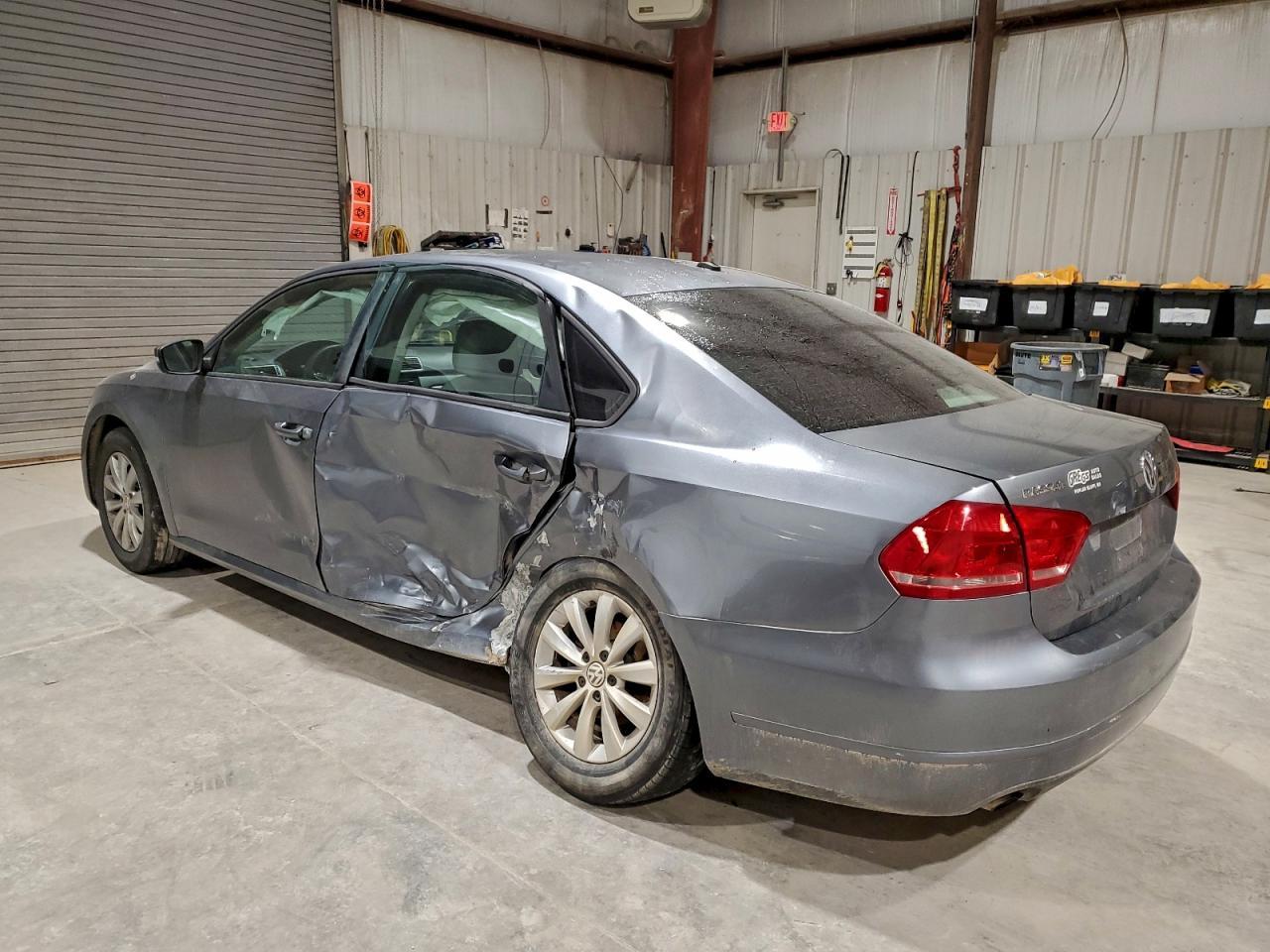 2013 Volkswagen Passat S - Image 2