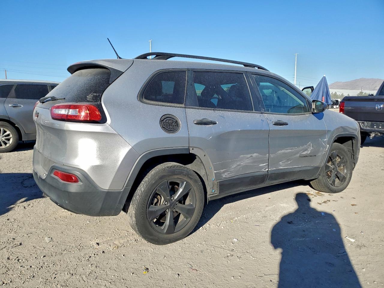2017 Jeep Cherokee Sport - Image 3