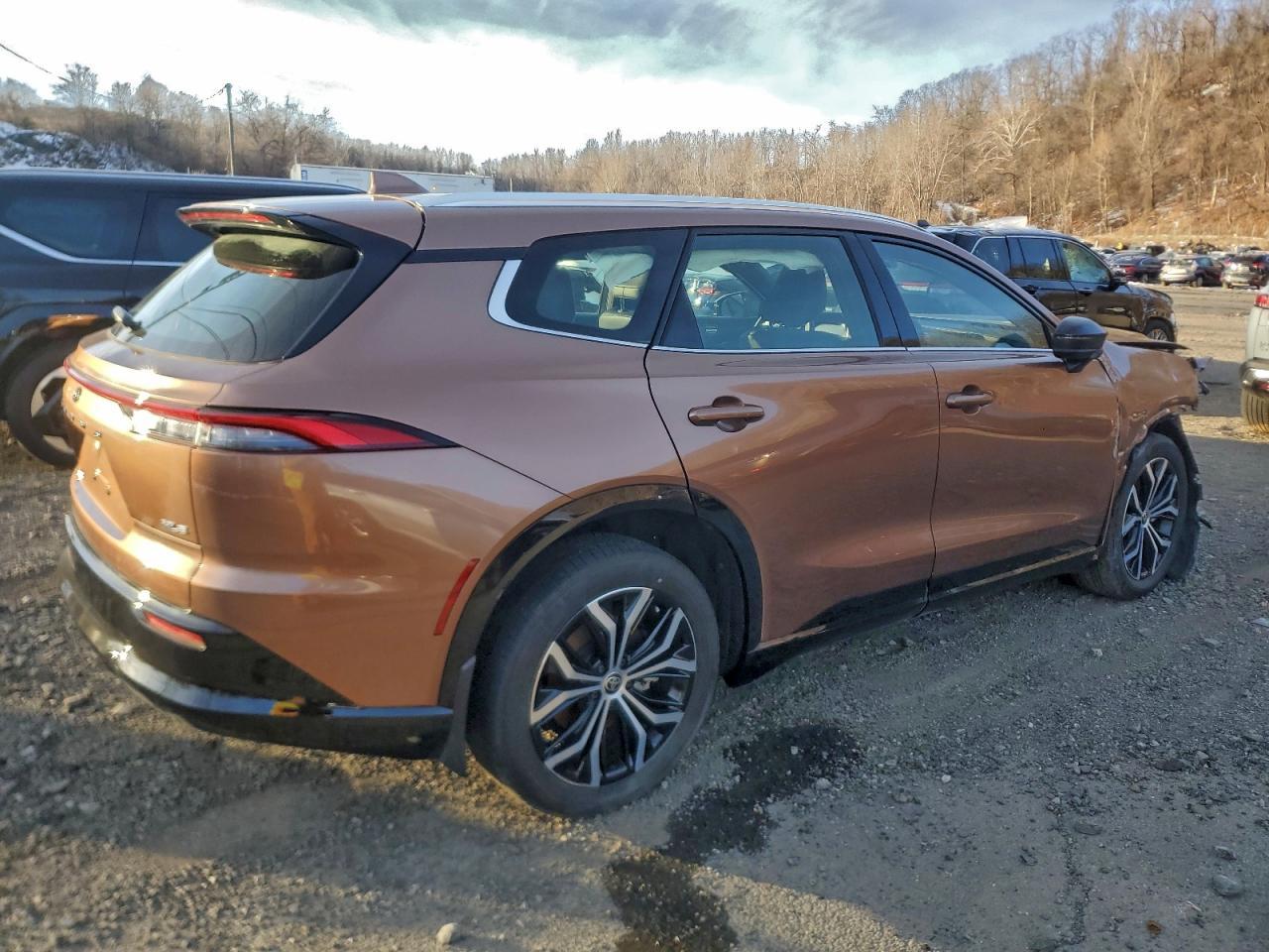 2025 Toyota Crown Signia Xle - Image 3