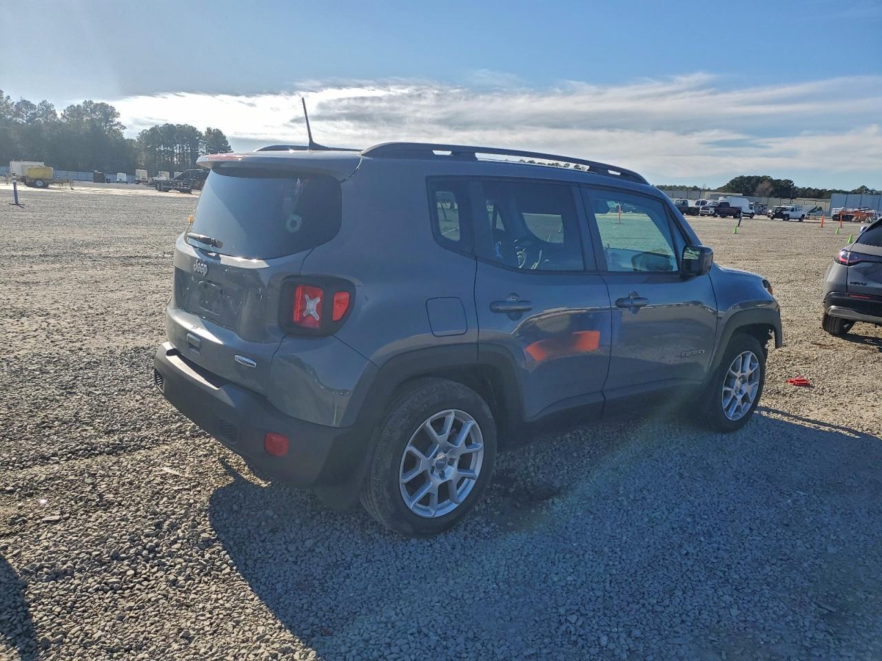 2019 Jeep Renegade Latitude - Image 3