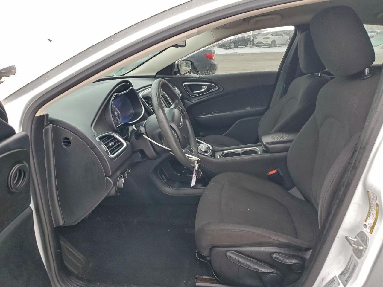 2015 Chrysler 200 Limited - Фото 7