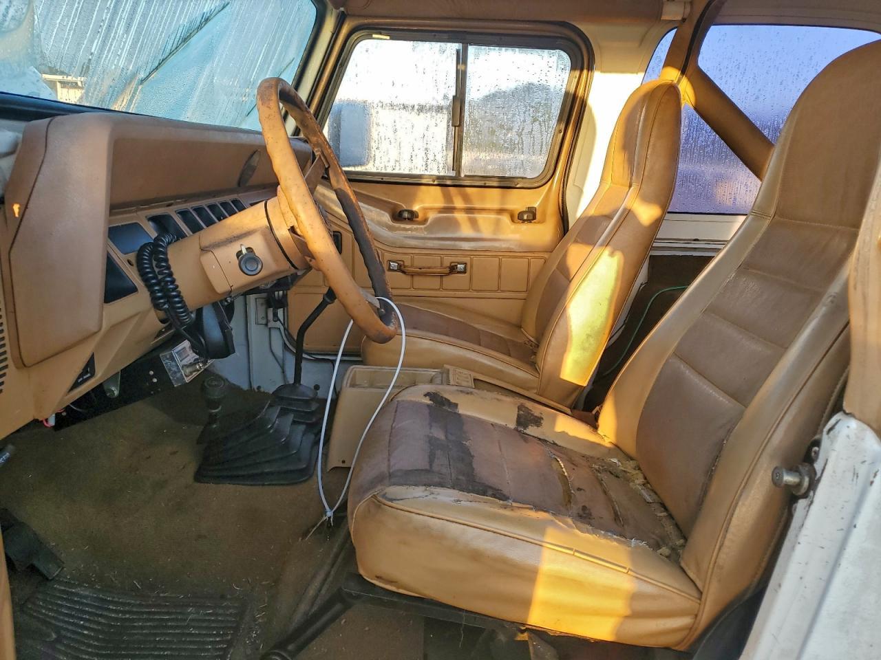 1988 Jeep Wrangler - Фото 7