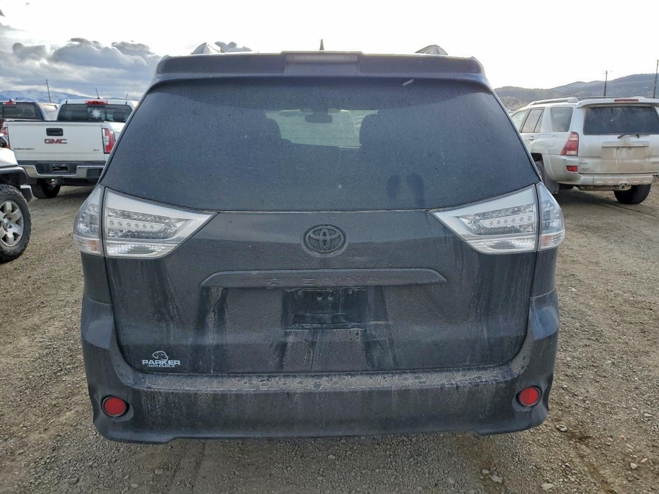 2020 Toyota Sienna Se - Фото 6