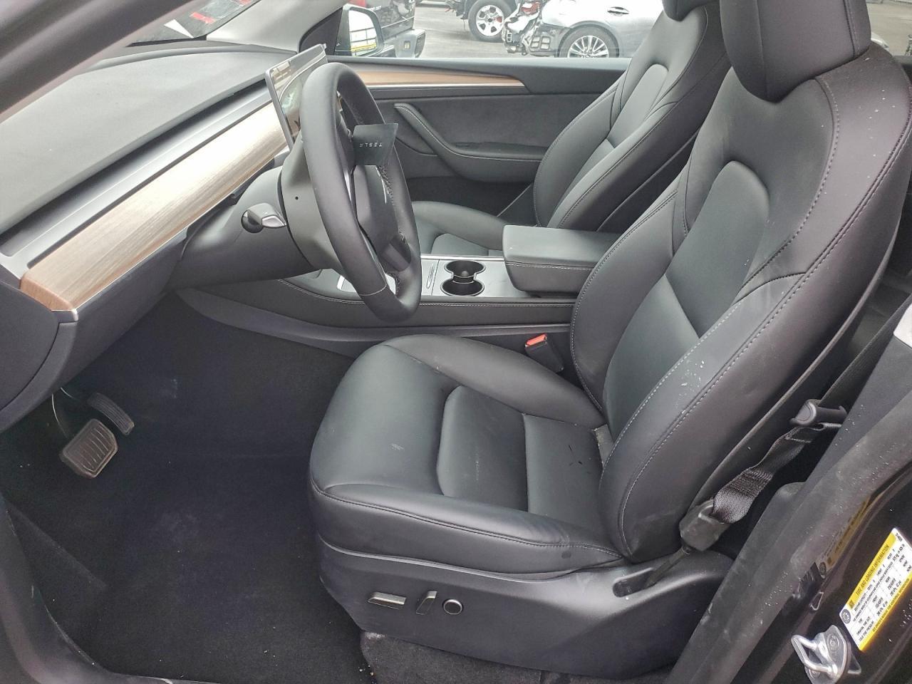 2025 Tesla Model Y - Image 7