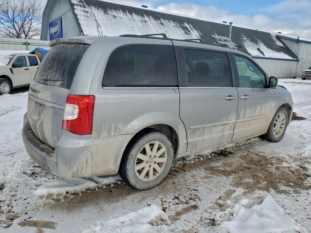 2015 Chrysler Town & Country Touring - Image 3