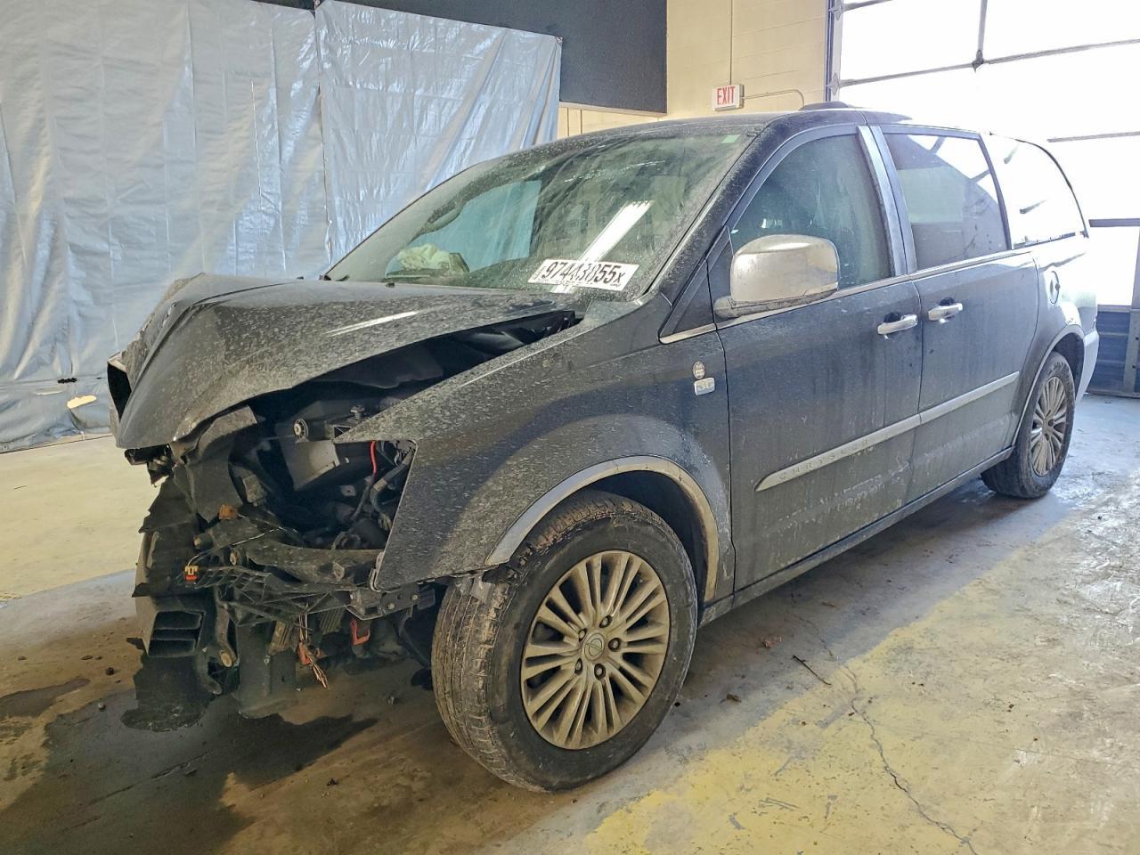 2014 Chrysler Town & Country Touring L