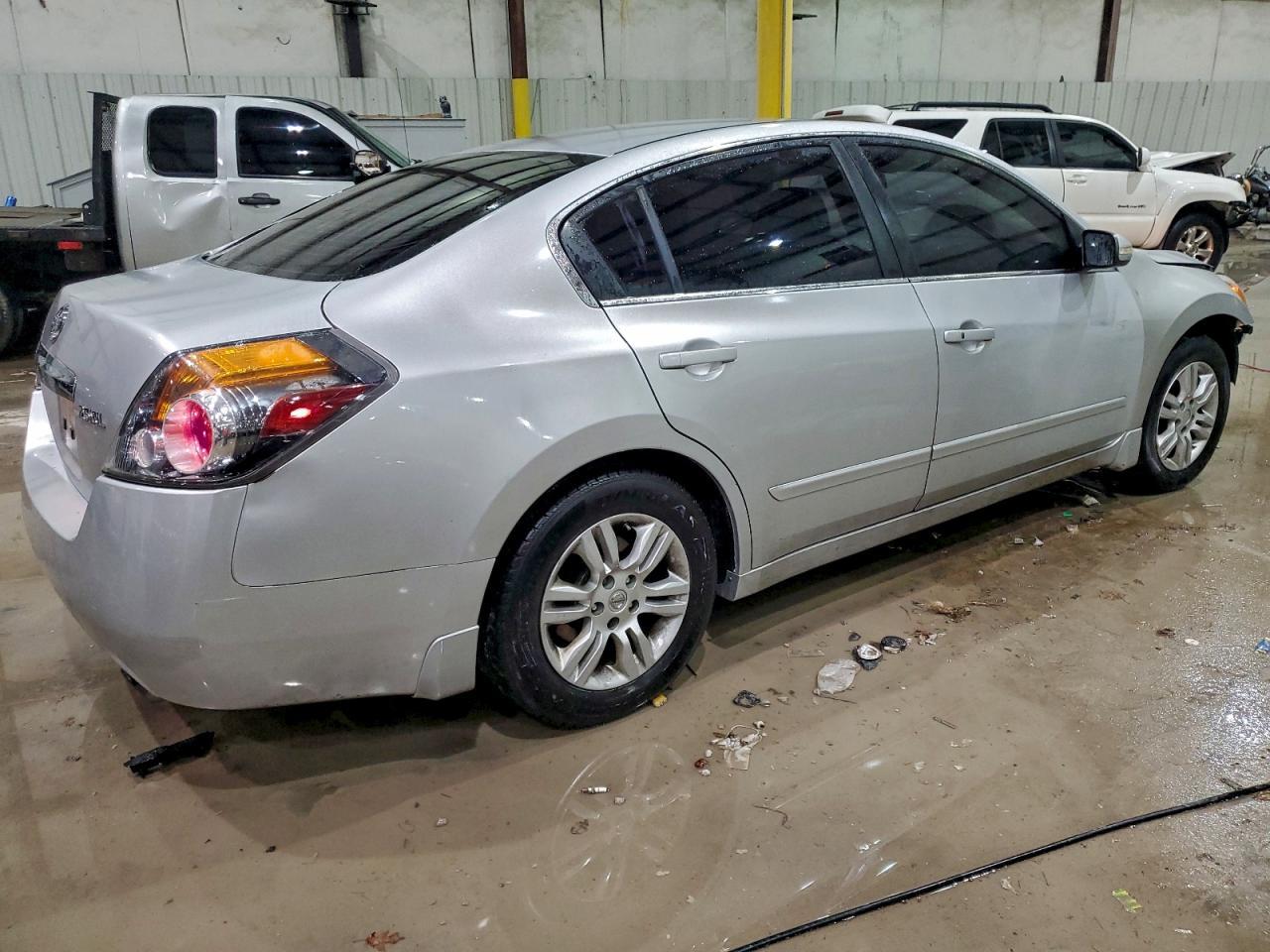 2010 Nissan Altima Base - Фото 3