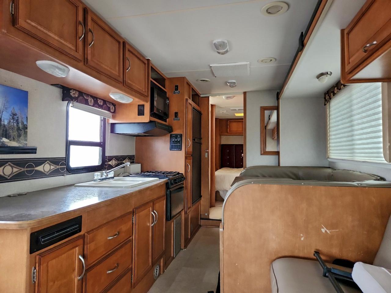 2014 Ford Econoline E450 Super Duty Cutaway Van - Фото 6