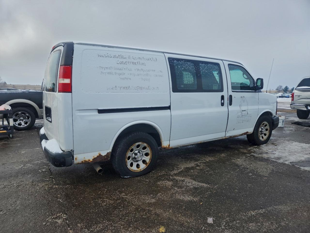 2012 Chevrolet Express - Фото 3