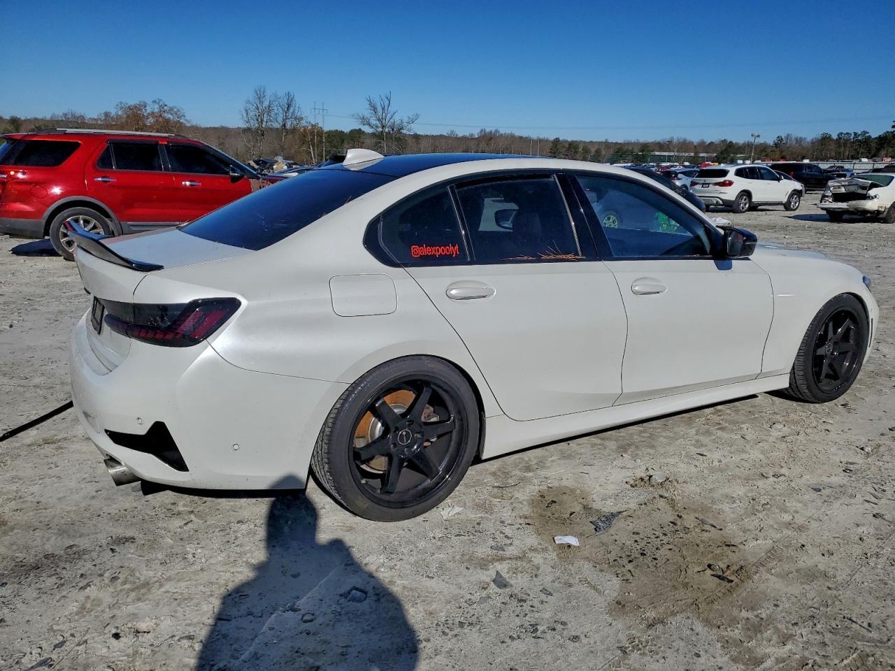 2020 BMW 330Xi - Фото 3