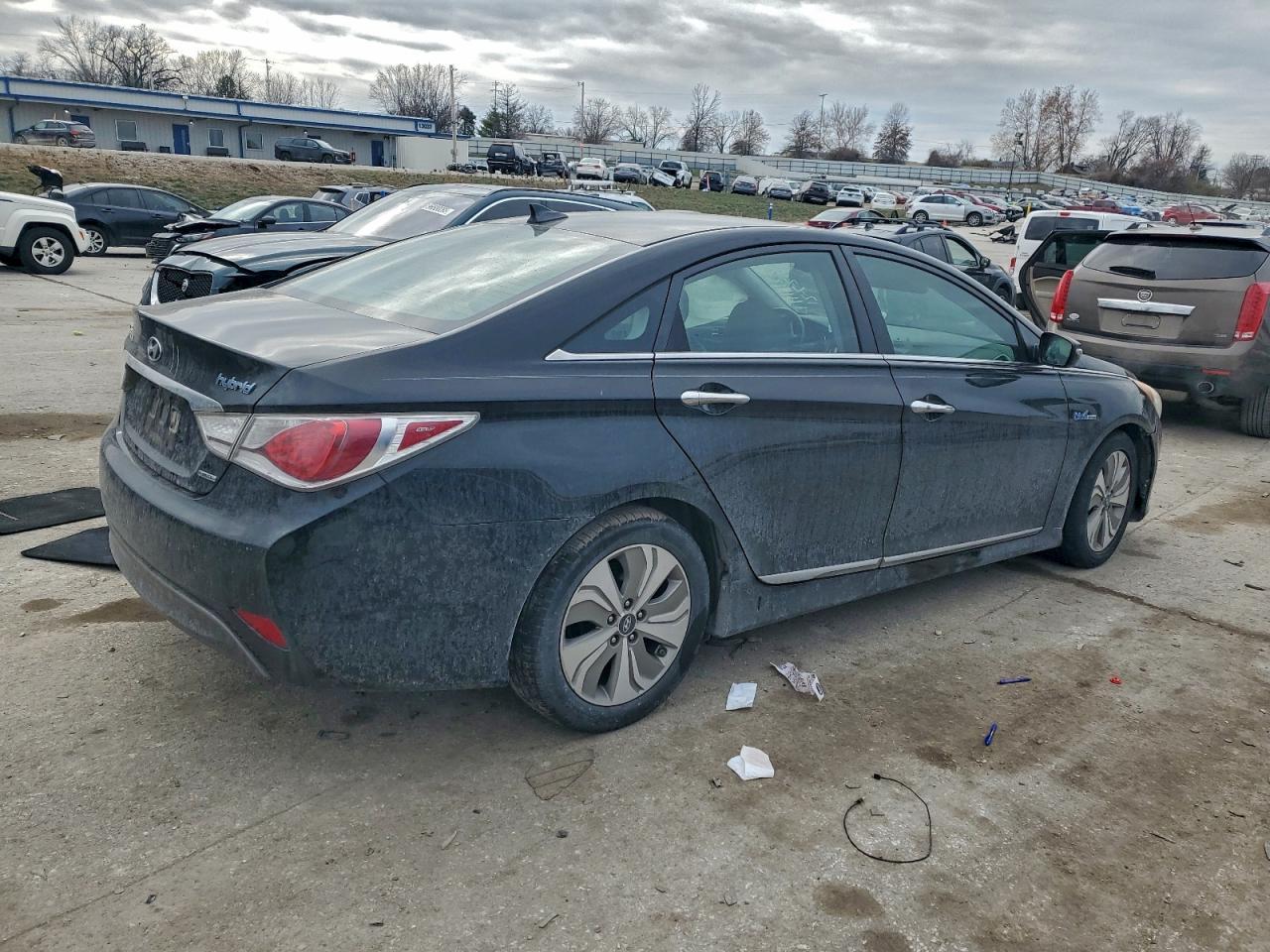 2013 Hyundai Sonata Hybrid - Image 3