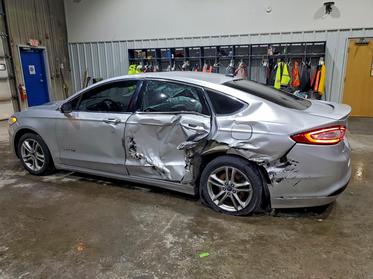 2016 Ford Fusion Titanium Hev - Image 2