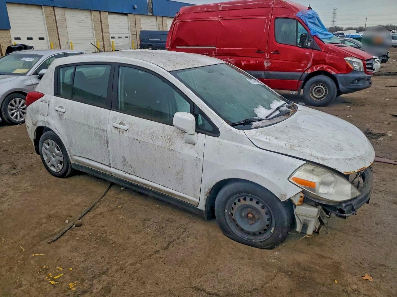 2011 Nissan Versa S - Фото 4